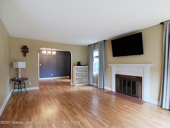 5th image of 727 N Foster Ave