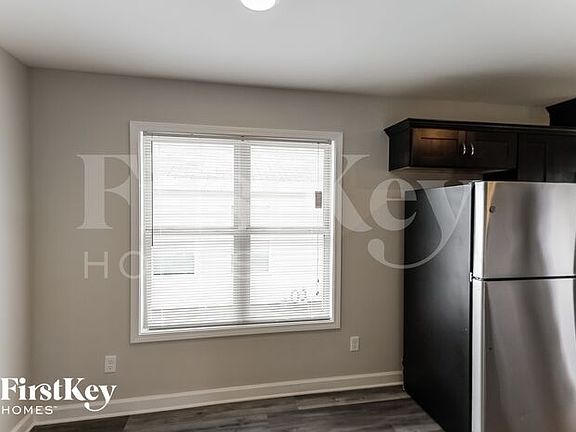 5th image of 200 Castlebar Cir