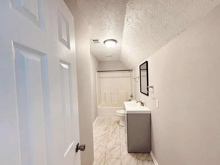 Valley View Apartments — Photo 36