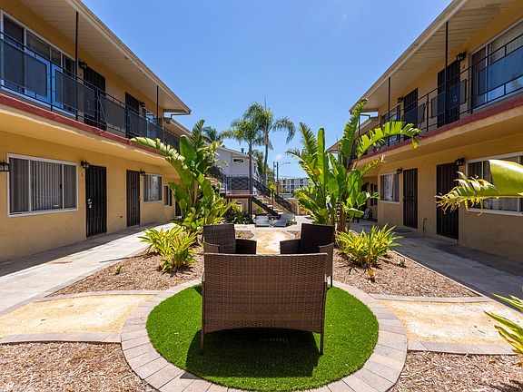 3rd image of 1327-1335 Pacific Beach Dr #1327-04