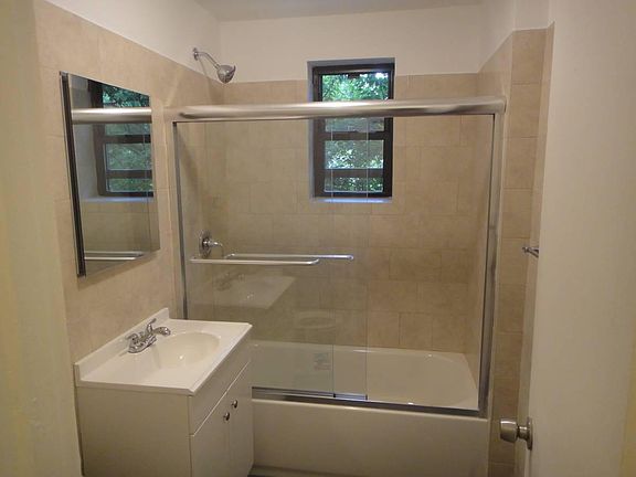 4th image of 110 Fisher Ave APT 2B