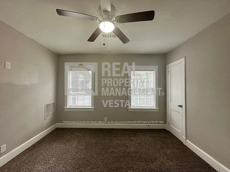 1076 Carlisle Ave — Photo 10