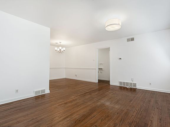 3rd image of 2357 Highwood Dr