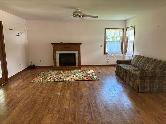 Living room with gas firepla