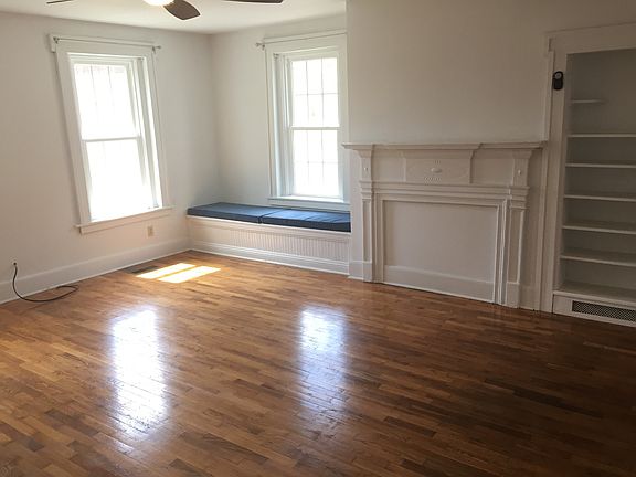 4th image of 209 N Mulberry St