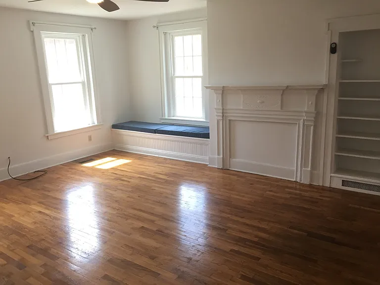209 N Mulberry St — Photo 4