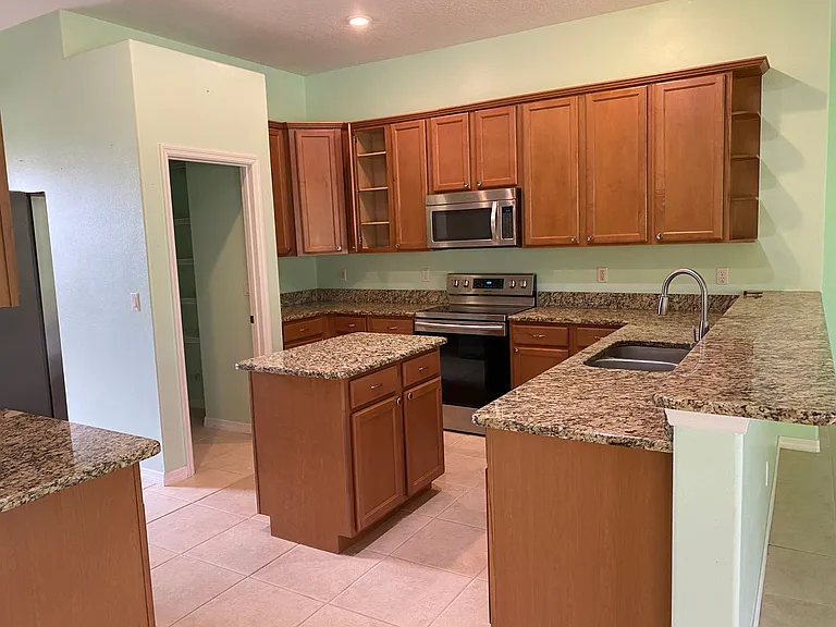 12934 Colonnade Cir — Photo 17