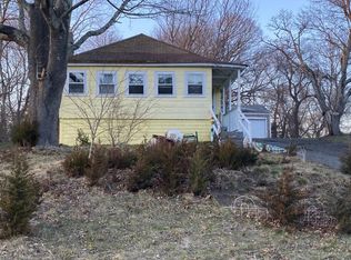 83 Cranberry Hwy, Sagamore, MA 02561