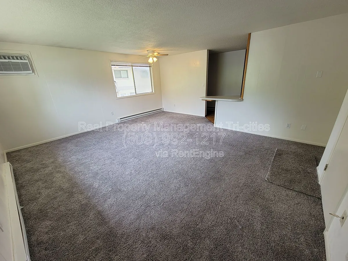 Building Photo - 1702 W 7th Pl #B