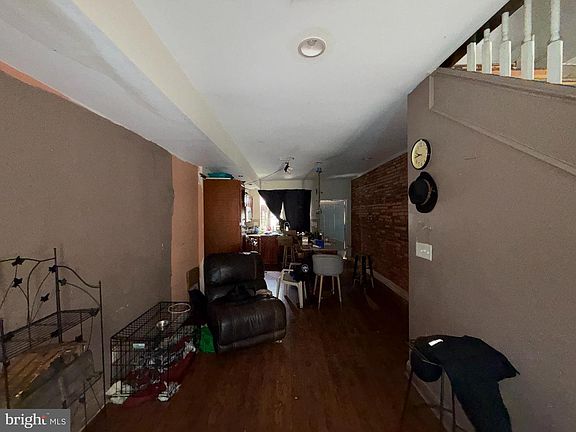 4th image of 404 N Montford Ave