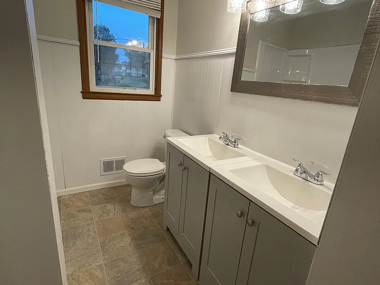 1580 James Dr — Photo 4