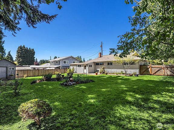 3rd image of 4009 NE 23rd Pl