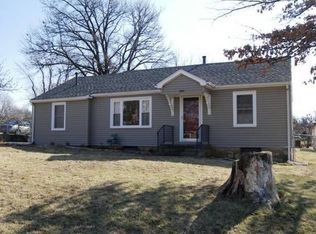 3221 Steele Rd, Kansas City, KS 66106