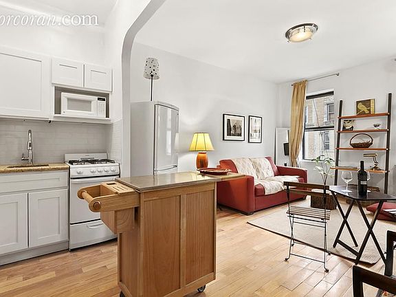 2nd image of 322 W 88th St APT 3A