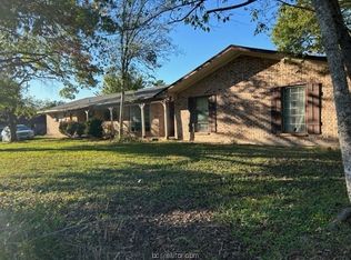 1904 Pinewood Dr, Bryan, TX 77807