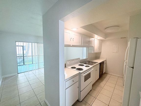 3rd image of 4539 Treehouse Ln APT 4A