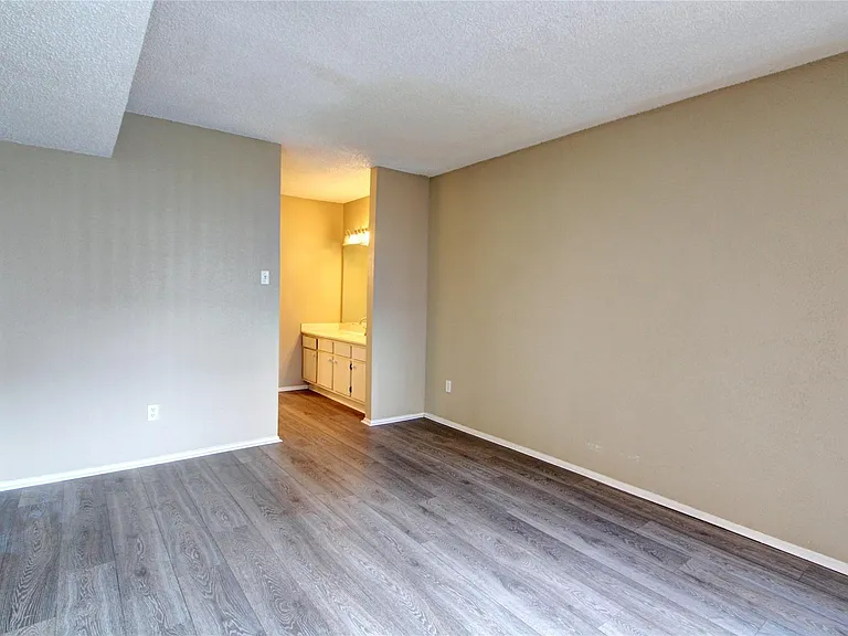 12220 Coppertree Ln — Photo 7