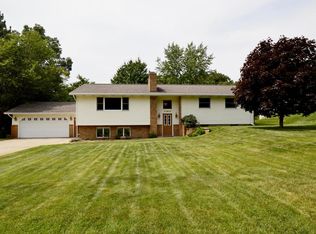 17637 Navaho Dr, Spring Lake, MI 49456