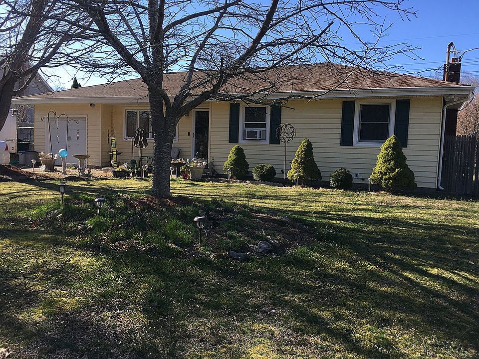 1st image of 293 Carlton Dr E