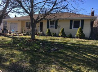 293 Carlton Dr E, Shirley, NY 11967