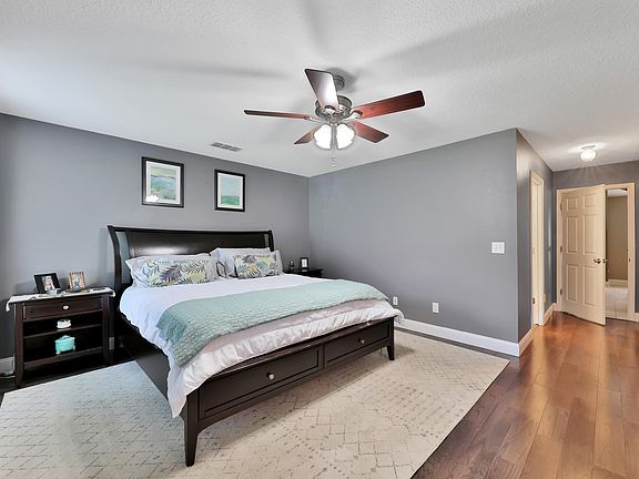 4th image of 208 Mahogany Bay Dr
