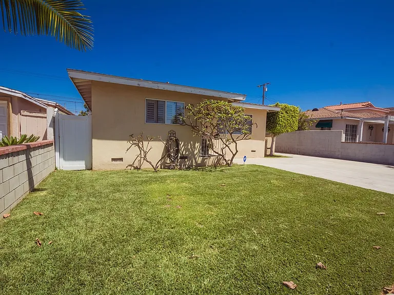 11433 Littchen St — Photo 3