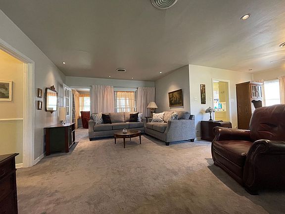 2nd image of 220 Sherwood Dr
