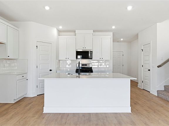 4th image of 2340 Max Ave