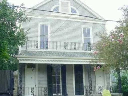 421-427 Hillary St — Photo 1