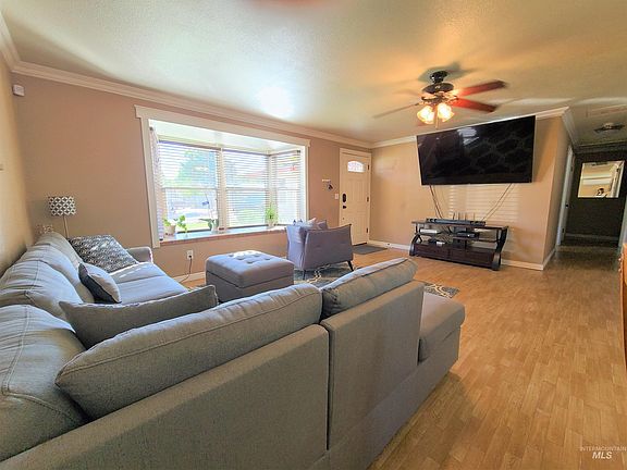 5th image of 1417 N La Cresta Ave