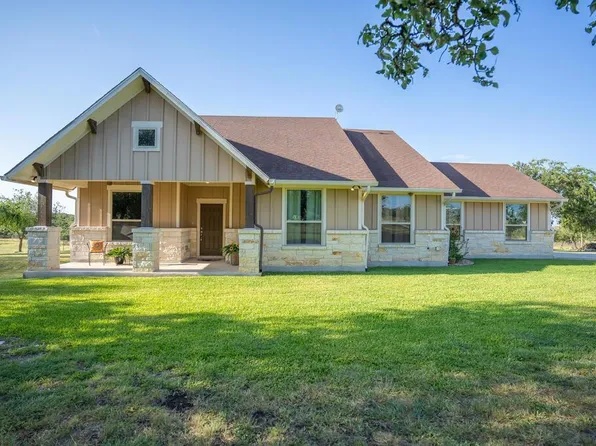 450 Jung Rd, Harper, TX 78631