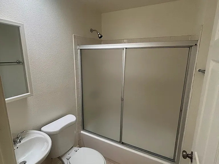 4232 Kenwood Ave — Photo 9