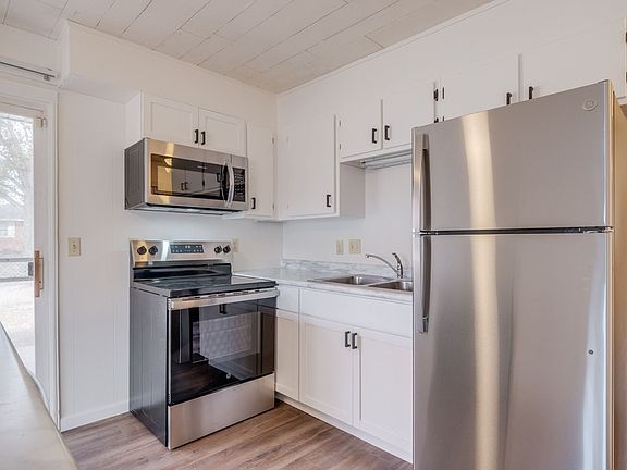 2nd image of 1201 E Willard St APT A
