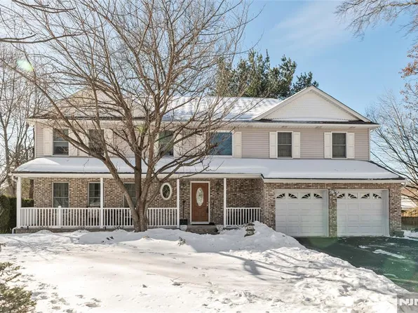 12 Catherine Ter, Park Ridge, NJ 07656