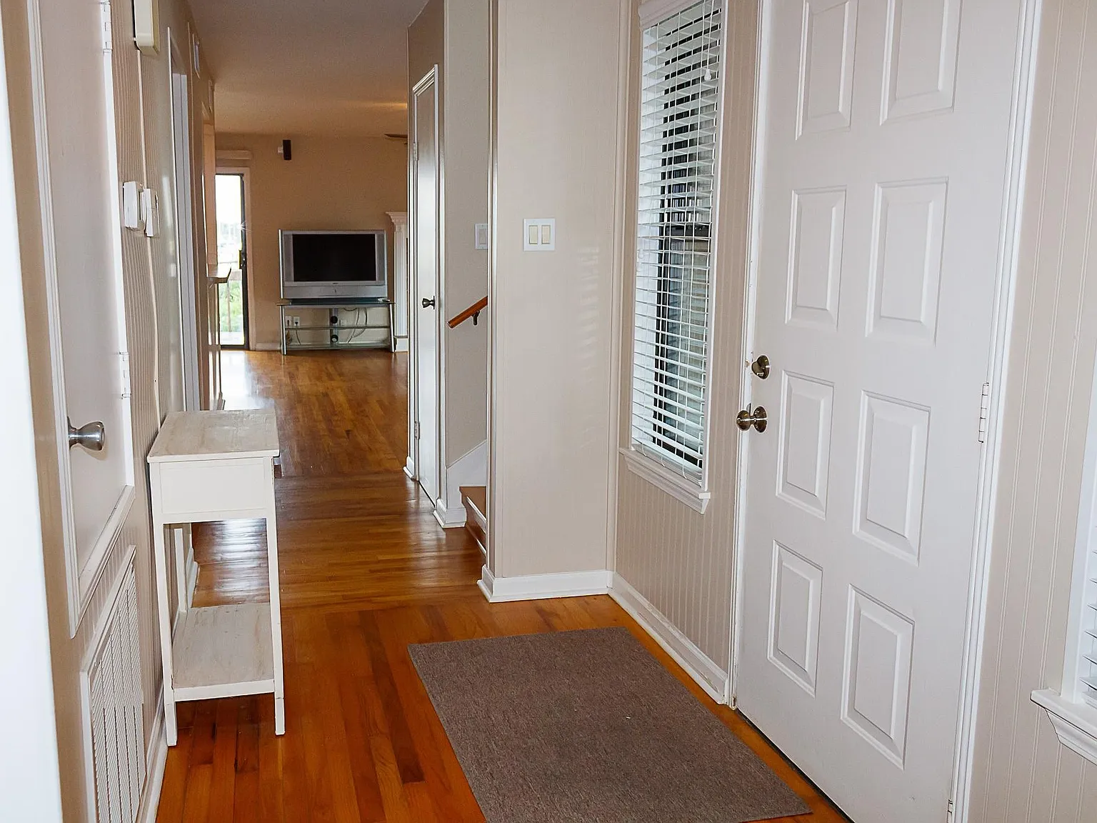 3 bed, 3.0 bath, 1864 sqft, $2,300 — Photo 3