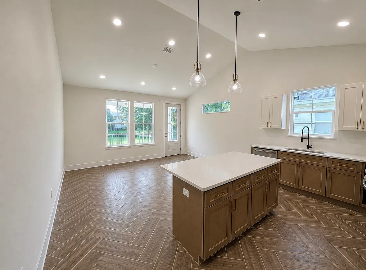 2 bed, 1100 sqft, $2,300 — Photo 3