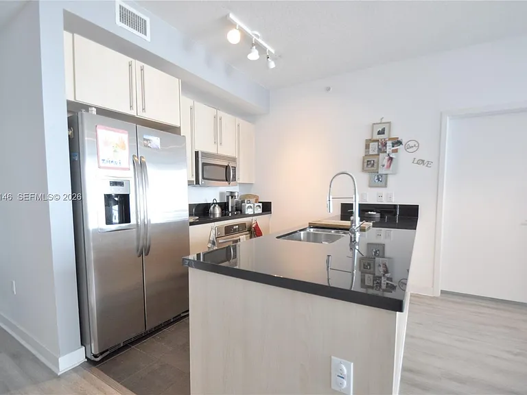 79 SW 12th St #2410 — Photo 3