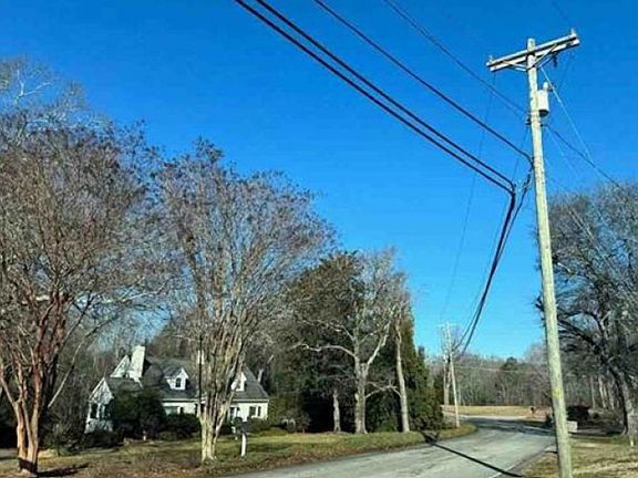 Exterior Neighborhood (street photo)