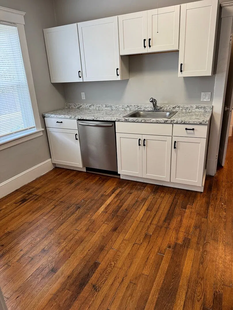 2 bed, 1.0 bath, 1000 sqft, $2,700 — Photo 2