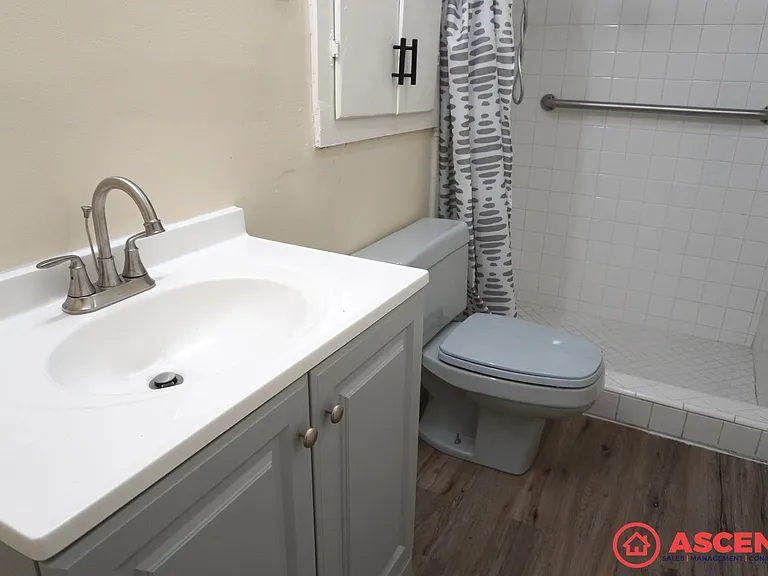 1106 Wilson Ave — Photo 7