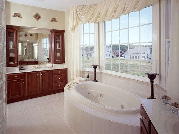 Owner's Suite Spa Bath