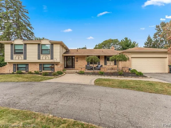 16841 Yorkshire St, Livonia, MI 48154