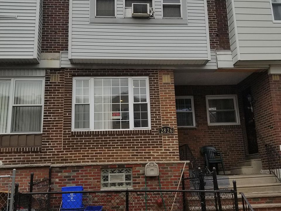 Front of house with a medium sized concrete front yard