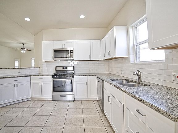 3rd image of 416 Lipizzan Ln