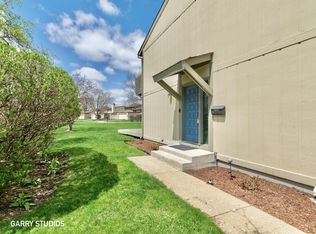 528 Yosemite Ct, Roselle, IL 60172