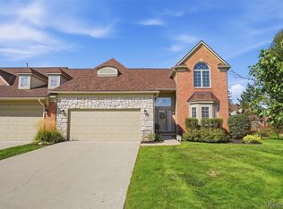 37126 Southwind Ct, Farmington, MI 48331