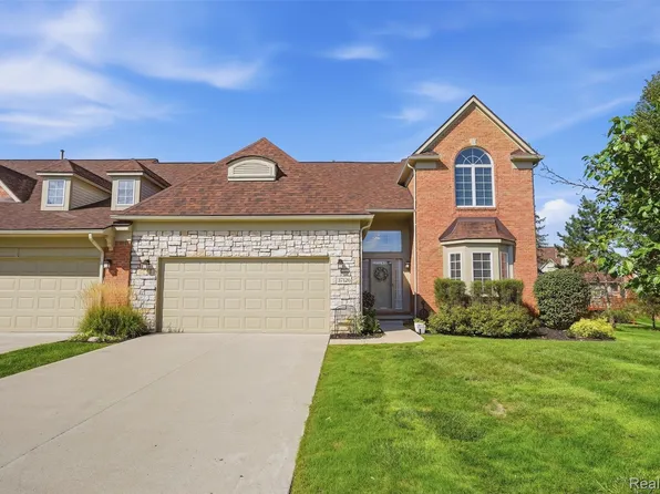 37126 Southwind Ct, Farmington, MI 48331