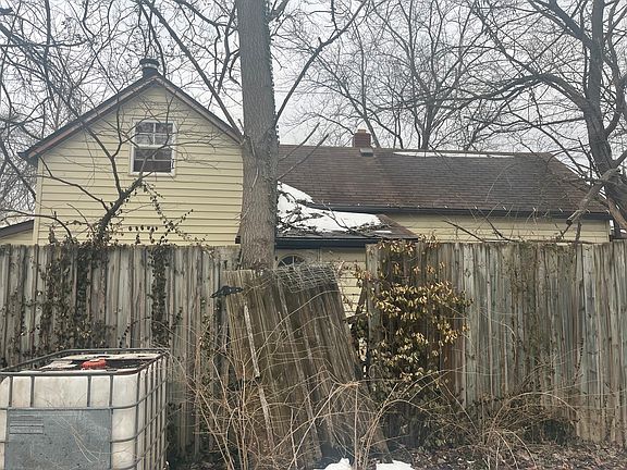 3rd image of 600 Lampert St