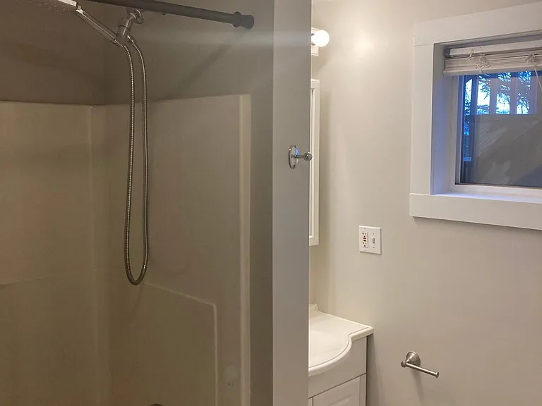 62 Nafus St #A — Photo 9