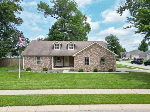 1606 Manor Dr, Hope, IN 47246